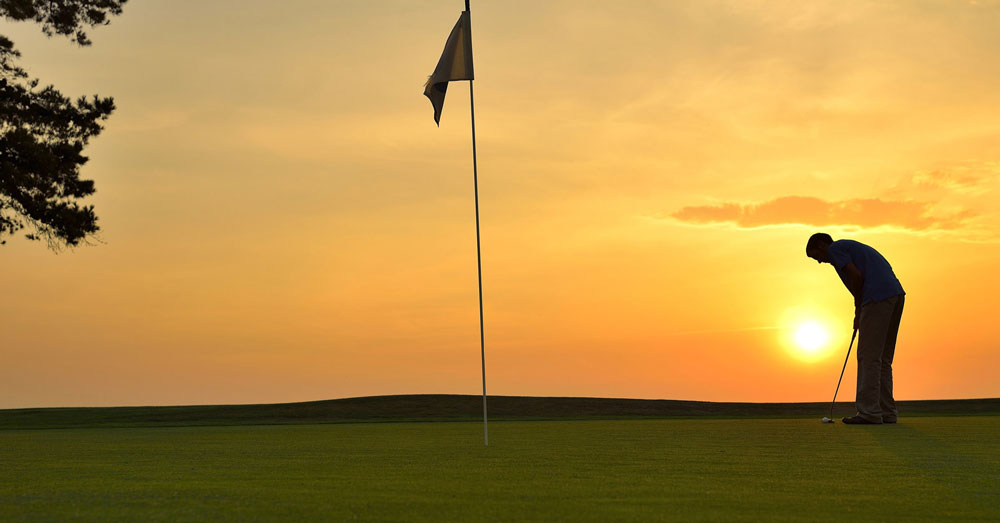 Golf community amenities and dining